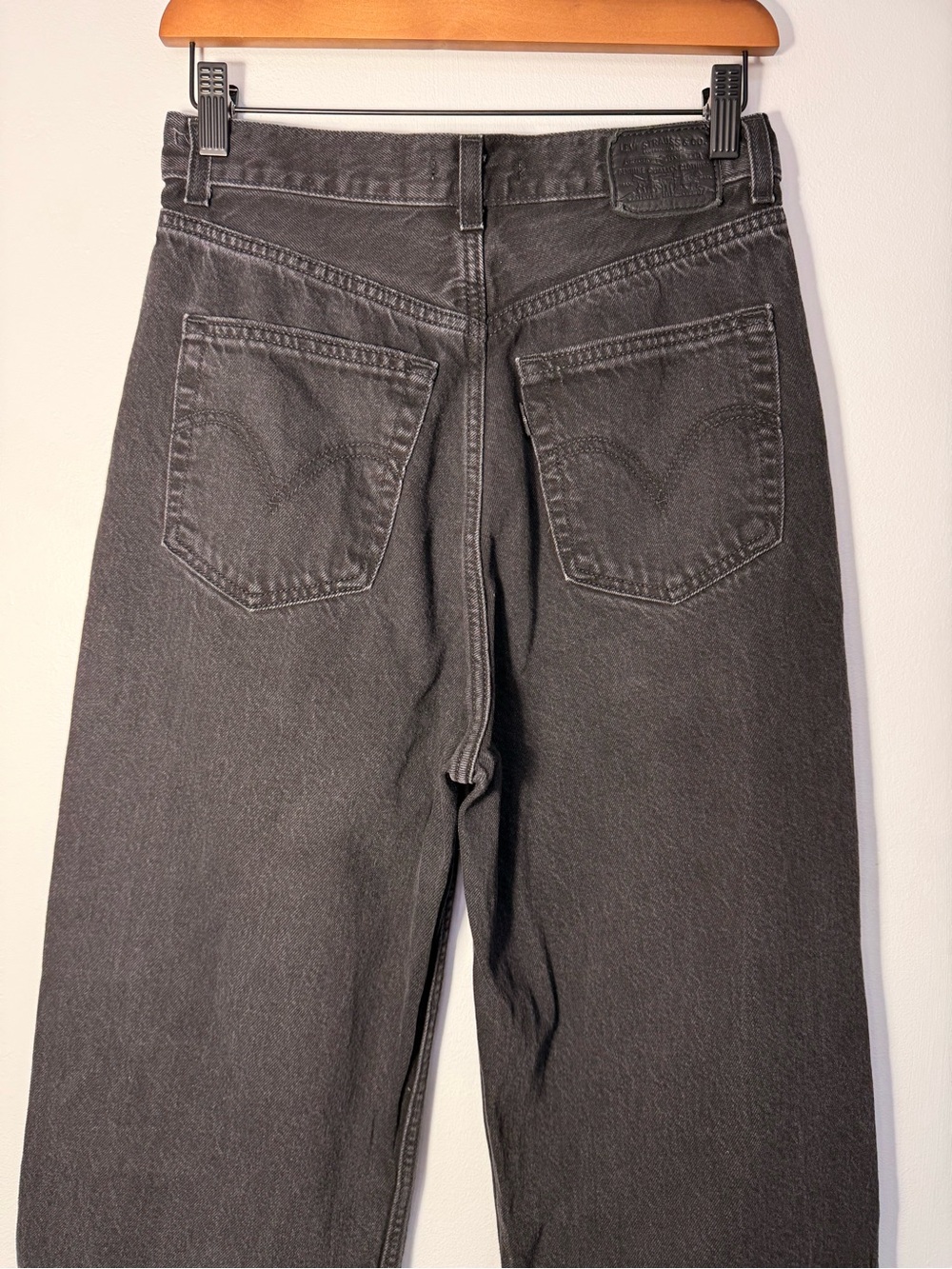 LEVI'S Denim High Loose Jean in Trainwreck size 26 - Picture 6 of 11